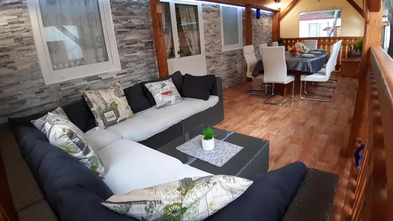 Mobile Home Lucan Драге Екстериор снимка